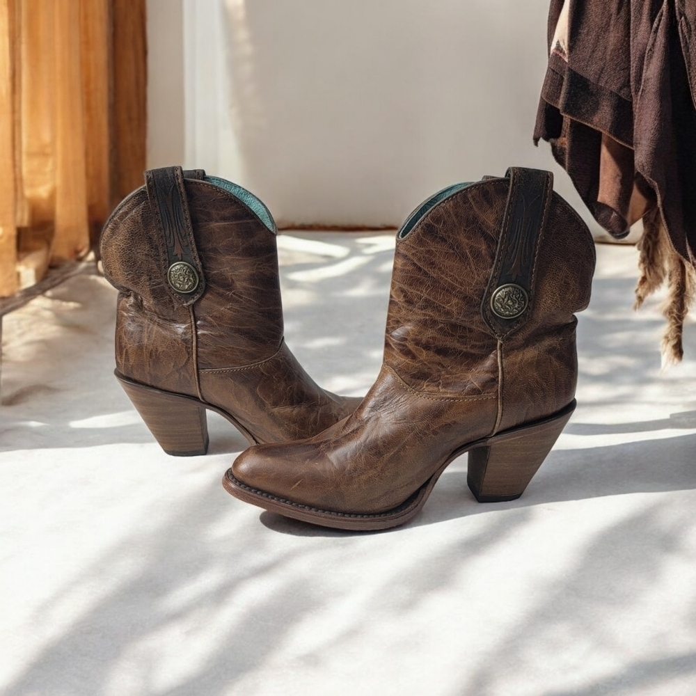 Corral Woman's Cowgirl boots size 8.5M block heel. Boot stand 9 inches. See more - Picture 7 of 16
